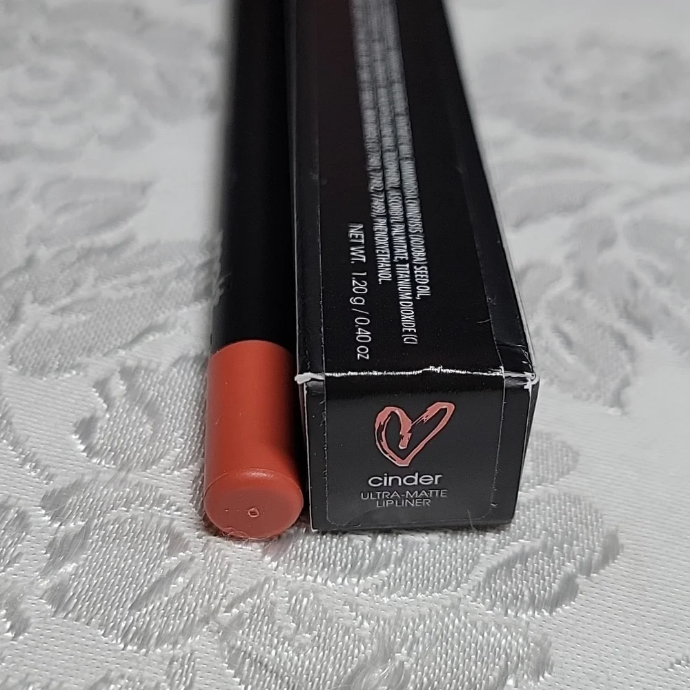 ⚜️Melt Allday/Everyday Ultra Matte Lip Liner,  